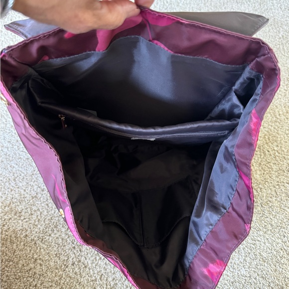 “a new day” backpack in GREAT condition. Perfect backpack for travel or school. - Picture 4 of 8